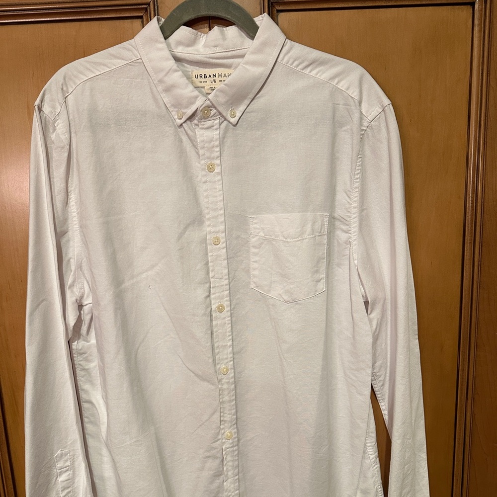 Men’s solid white casual button down